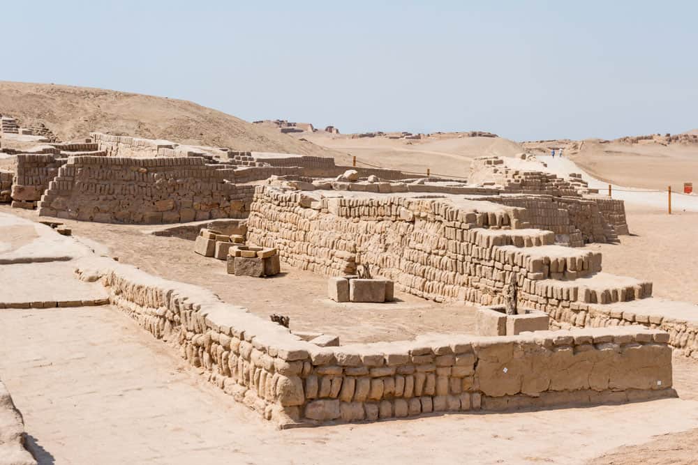 City tour & Pachacamac.