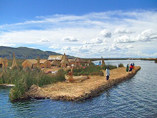 Uros & Taquile Island (Lake Titicaca) / PM Bus Puno – Cusco.