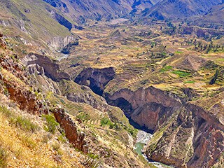 Arequipa – Chivay (Cañón del Colca).